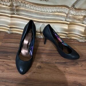 Black Rooster Leather Good Condition Black Women's Heels